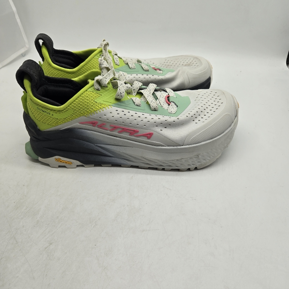 Altra Women’s Olympus 6 Trail Running Size 7.5 B5